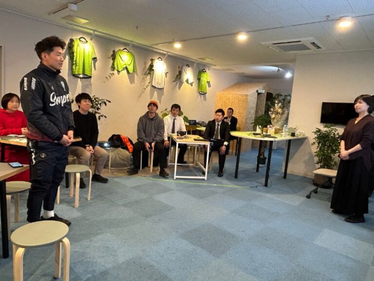 ▲ テレワーク講座には湘南ベルマーレフットサルクラブに所属する選手も参加。写真は発言する堀内 迪弥選手(湘南ベルマーレフットサルクラブ 提供)